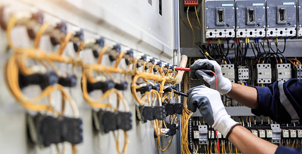Professional Electrician technician working in Mishawaka, IN